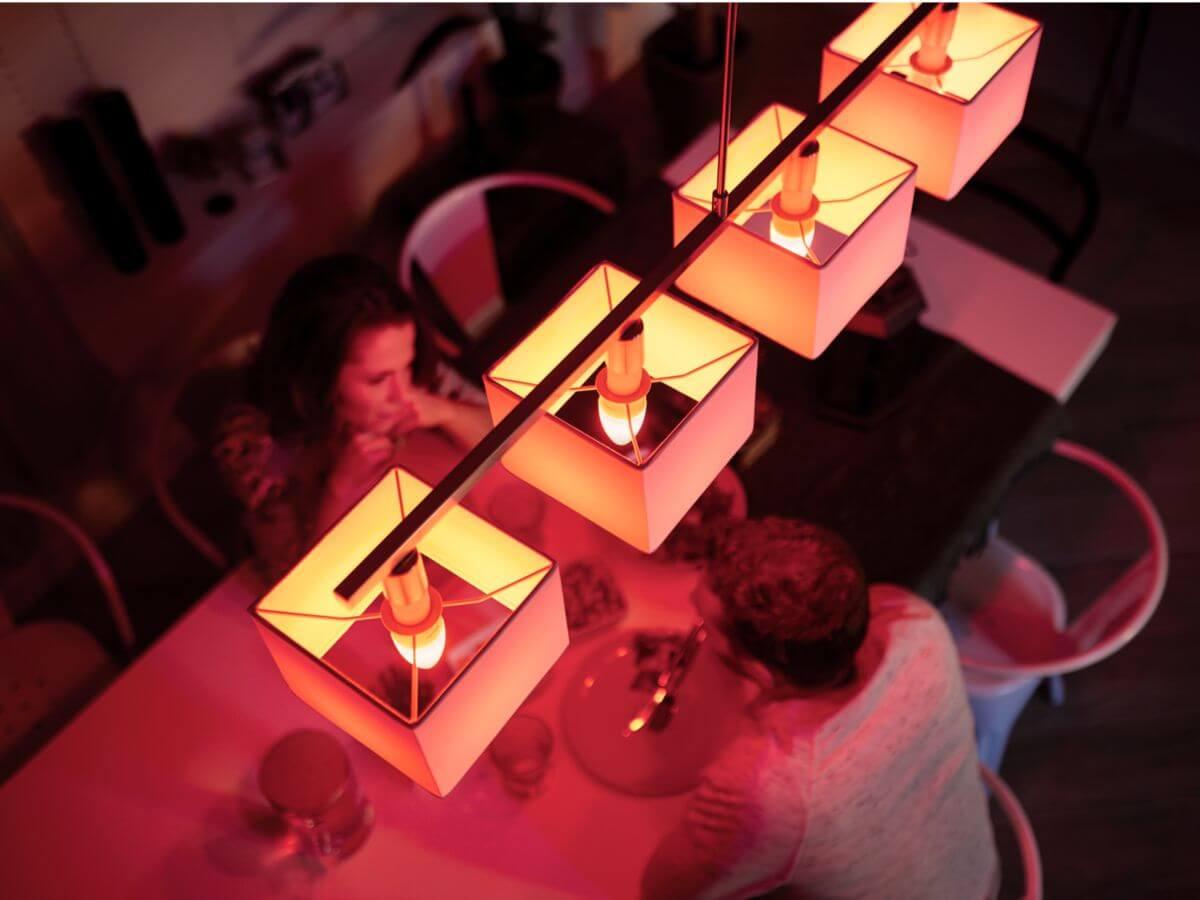 Philips Hue white and color ambiance B39 E14-älylamppu, 470lm, 2-pack